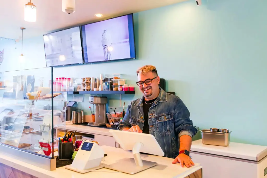 Business owner able to accept credit cad payments by using Piggy Bank Processing